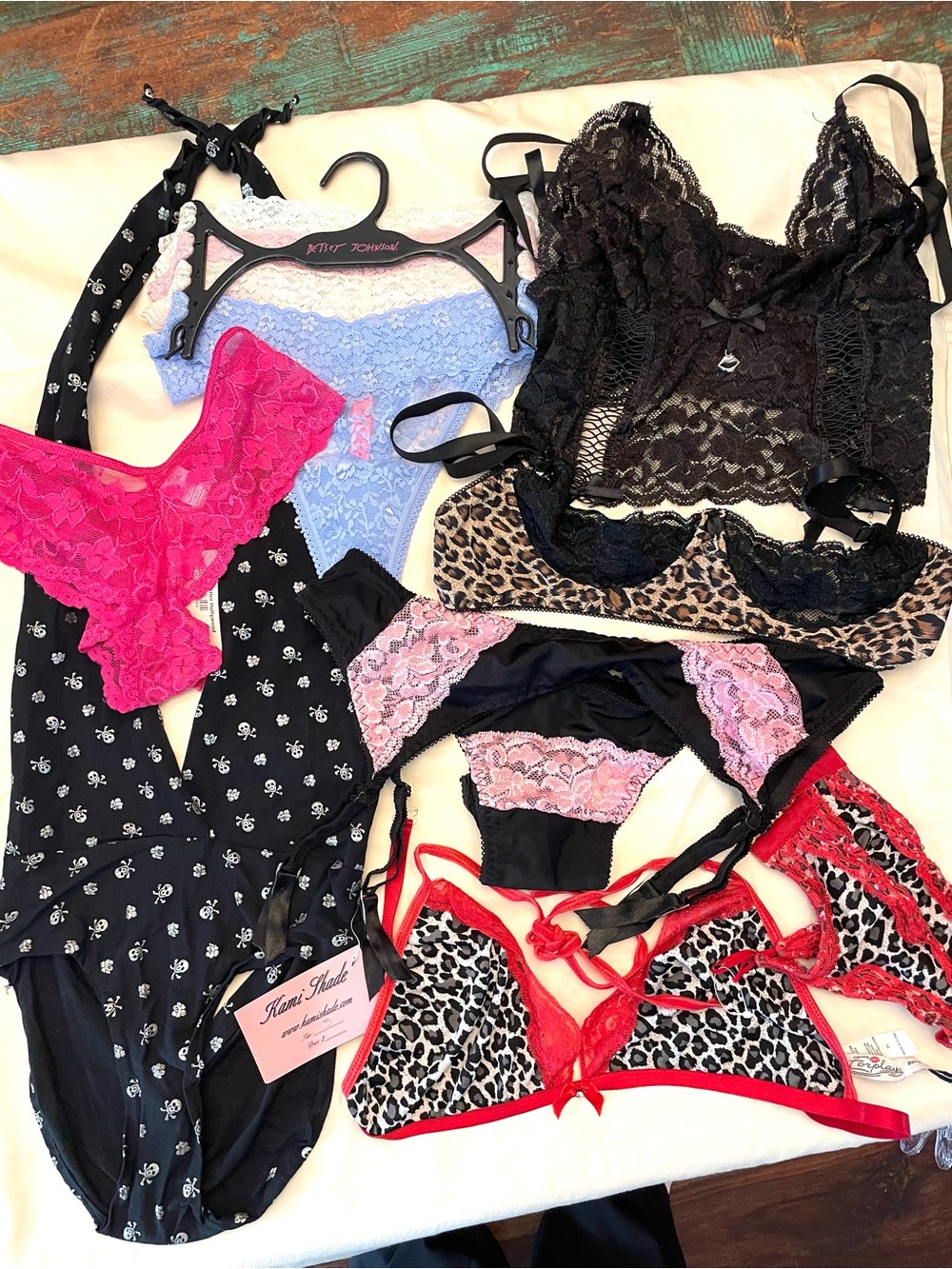 12 Pieces Sets Lingerie Forplay, Hustler, Coquette, Kami Shade NWT